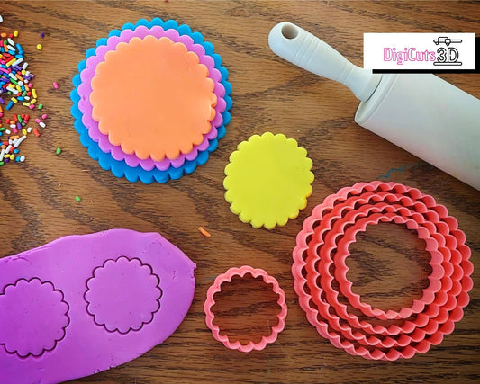 Easy Shapes - Set of 5 Sizes Wavy Circles Plastic Cutters  - 3D printed for cookie dough -